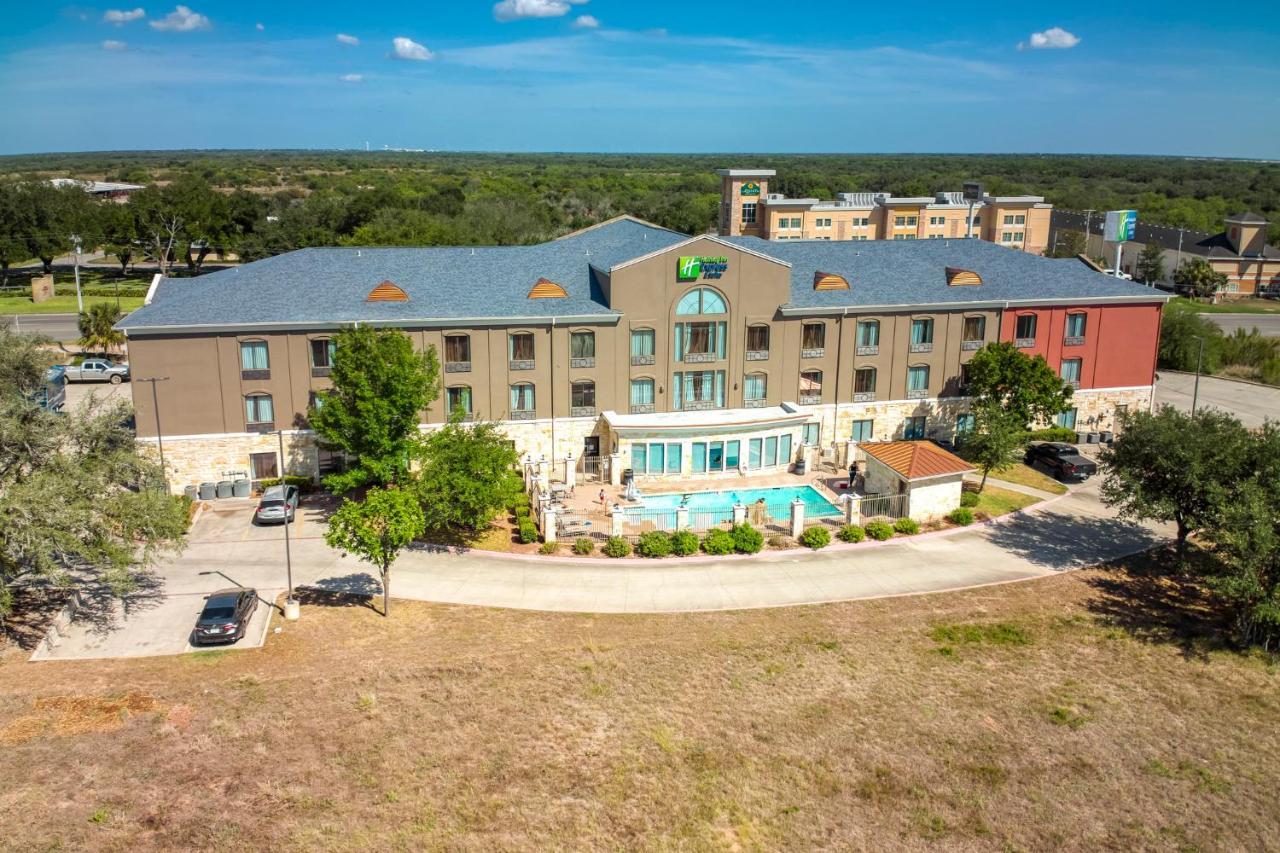 Holiday Inn Express And Suites Beeville By Ihg Extérieur photo
