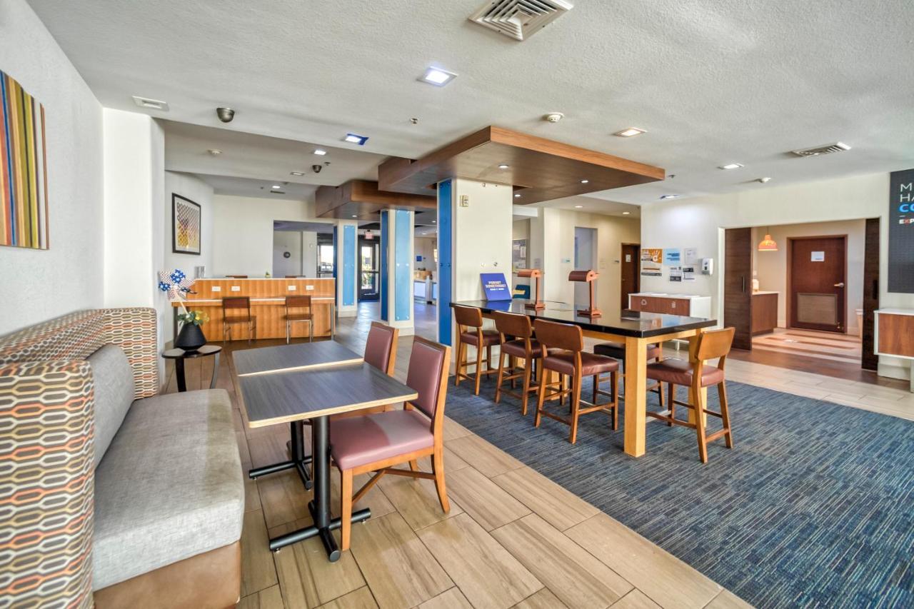 Holiday Inn Express And Suites Beeville By Ihg Extérieur photo