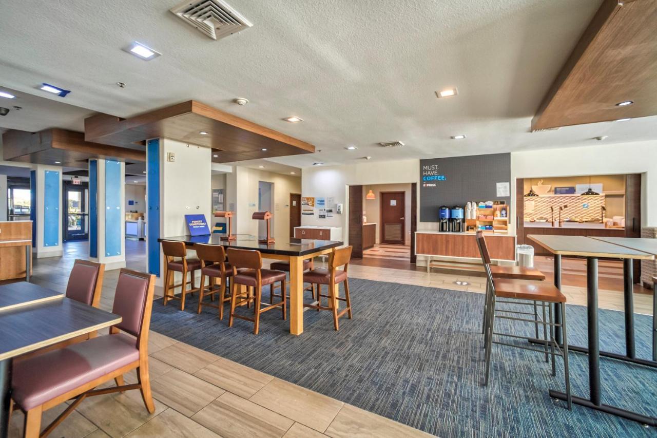 Holiday Inn Express And Suites Beeville By Ihg Extérieur photo