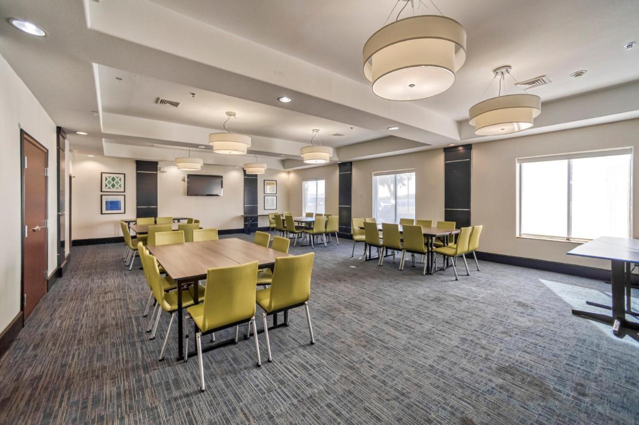 Holiday Inn Express And Suites Beeville By Ihg Extérieur photo