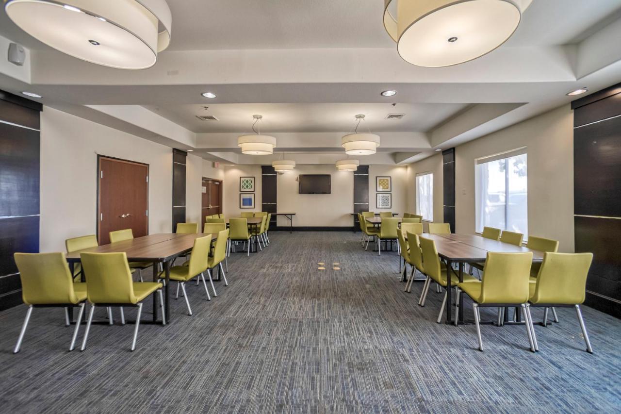 Holiday Inn Express And Suites Beeville By Ihg Extérieur photo