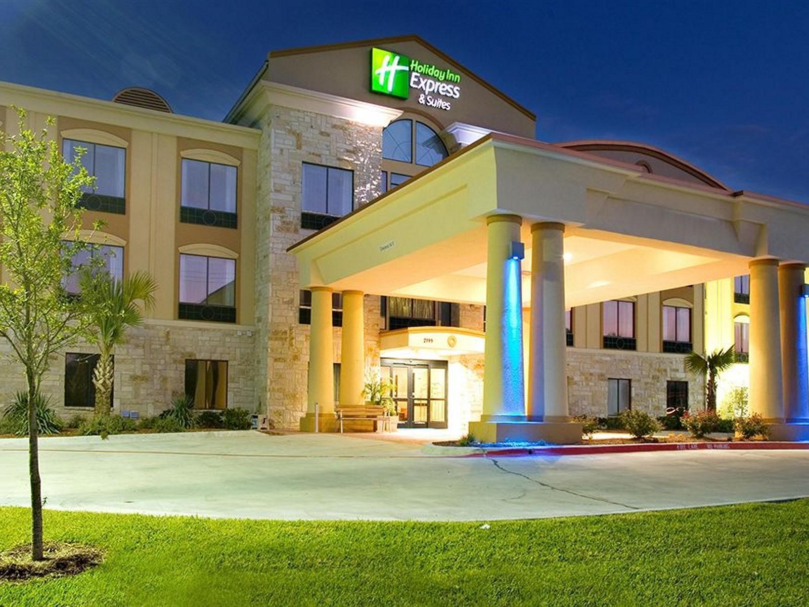 Holiday Inn Express And Suites Beeville By Ihg Extérieur photo